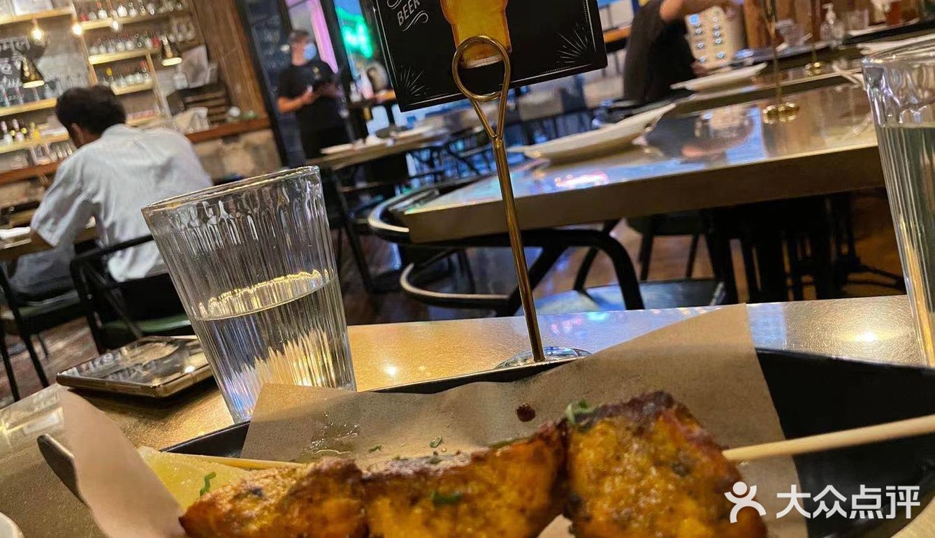 陪烤饼超好吃 烤的恰到好处明显黄油味有嚼劲有芝麻香