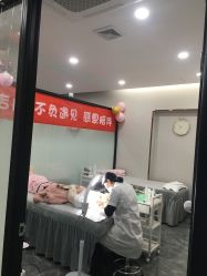 -苗方清颜专业祛痘·皮肤管理