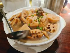 莲藕牛骨煲-品凤轩