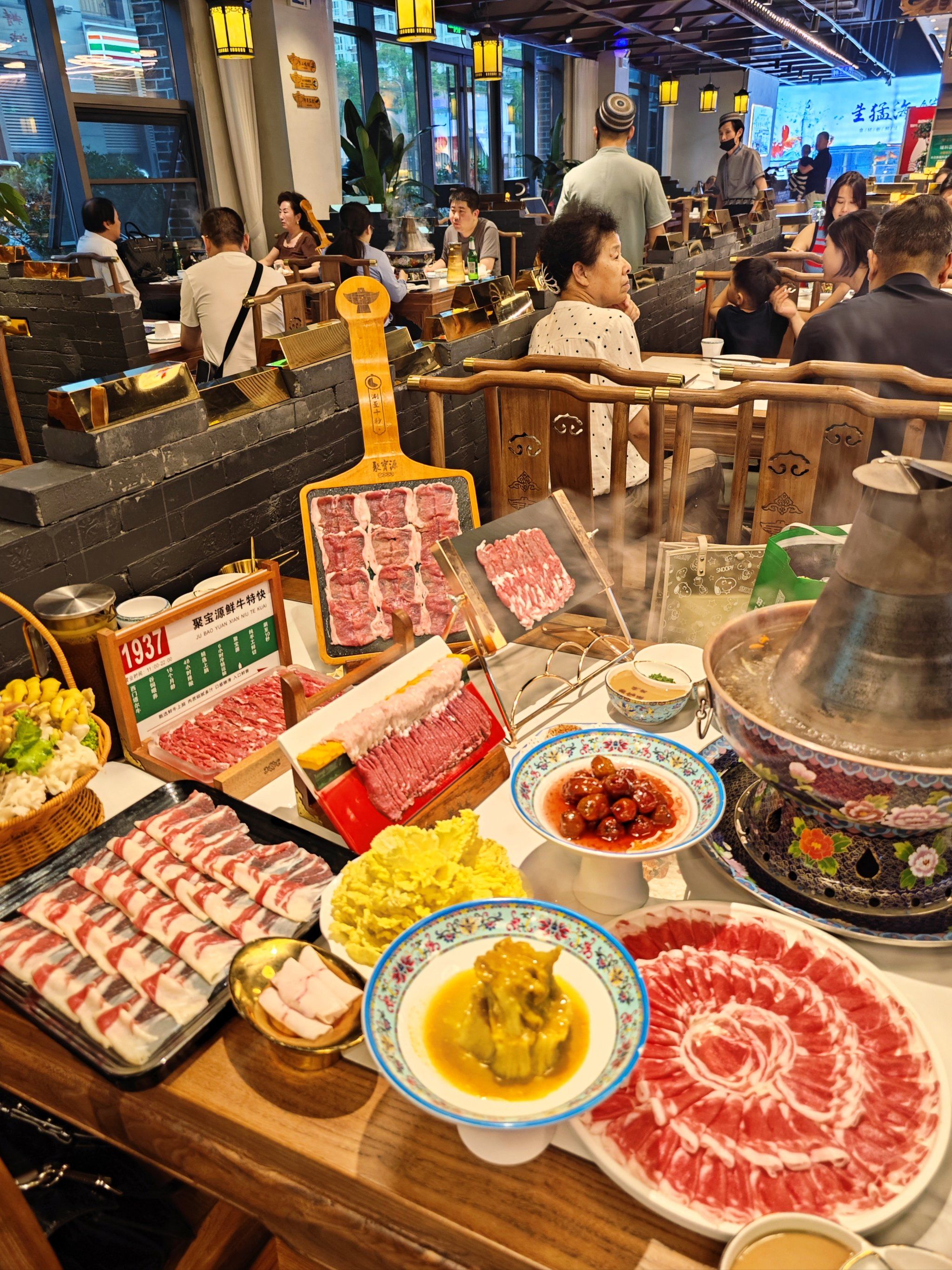 我服了!这家北京老火锅店怎么天天人爆满