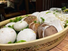 菌菇拼盘-明洞阿姨·韩式酱蟹烤肉·创意料理(三元桥店)