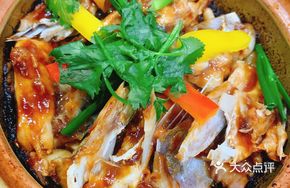 Braised Fish Head in Clay Pot