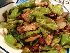 辣椒炒肉-霄汉牛三鲜湖北砂锅菜(万松园2店)