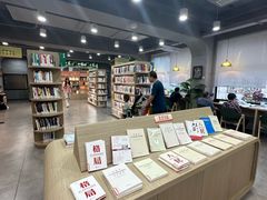 -曹家渡街道图书馆