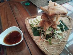 虾饼-卷心菜和避孕套餐厅(Pattaya)