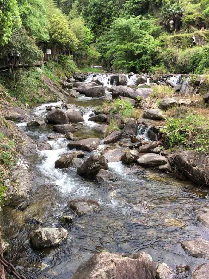 三溪大峡谷-"三溪大峡谷位于黄山市的休宁县,可以说黄山.