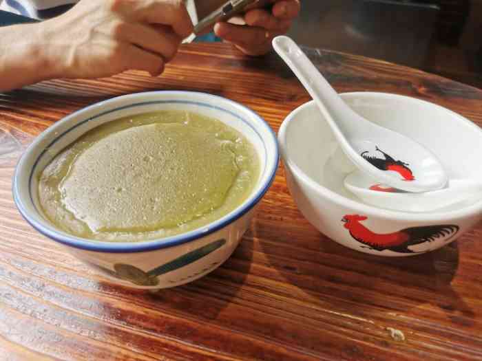 打分   /人 服务态度很好阿 店里比较小就几张桌子 刺笋糊挺好吃的