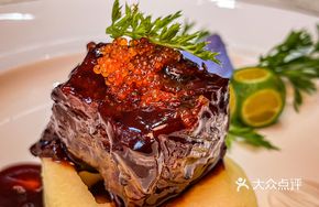Salmon Roe Apple Wagyu Cubes