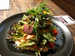 蟹肉牛油果色拉-The Coffee Academïcs(铜锣湾店)