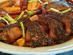 红烧鱼头焖鸡爪-二十八里太湖船菜(吉祥路店)