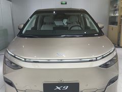 -小鹏汽车(上海静安大融城店)