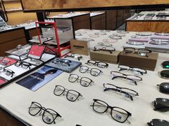 -罗伯特眼镜·蔡司官方授权(罗湖国贸店)