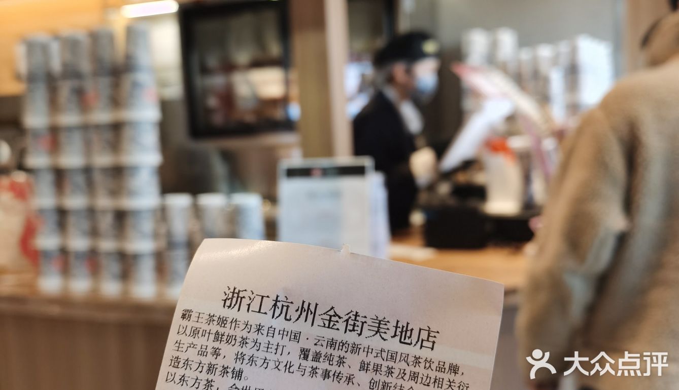 去买奶茶还中了口红哎!!