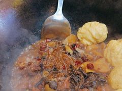 -哈尔滨烧烤·山河村铁锅炖(交大店)