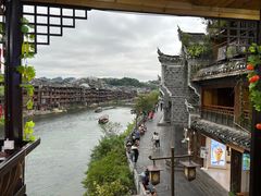 -临江餐馆二楼美食部落