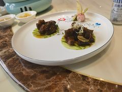 -皇马海口湾海景酒店(万绿园秀英港店)