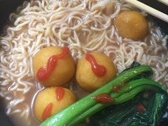 鱼蛋出前一丁-香港鸿记冰室