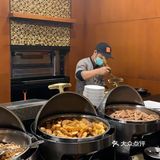 Hotel，环境不错，装修很好，房间干净，窗外景色不错