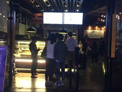 店门排队-喜茶(广州番禺奥园广场店)