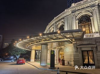 这次特意预约品尝了花园饭店的肉月饼觉得比光明邨的好吃