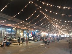 -席娜卡琳火车铁道夜市