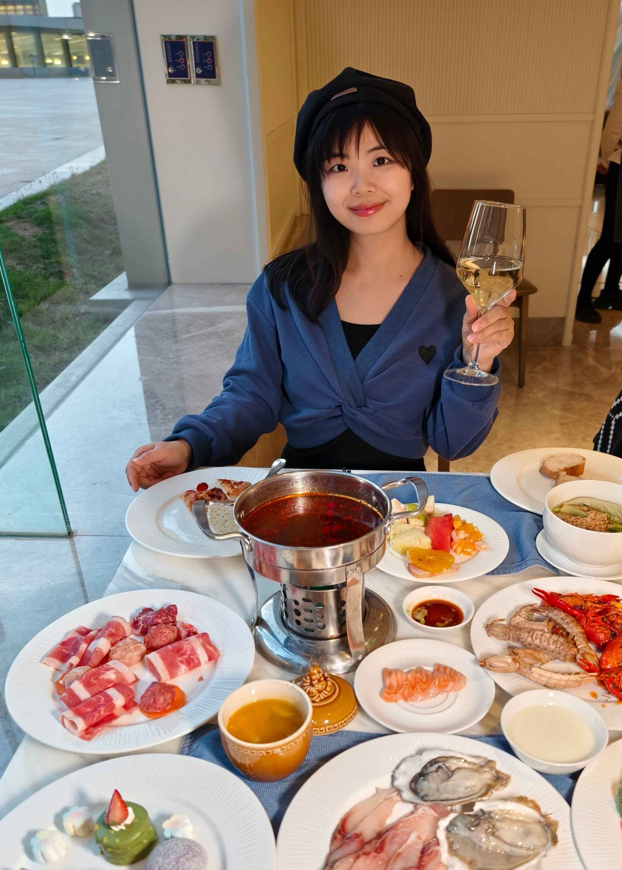 在这里吃自助餐,扶墙出是必须操作!