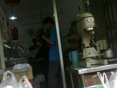 有个摄像在拍-清真盛志望麻酱酿皮·非遗老字号