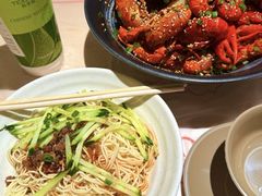 -肥肥虾庄·金牌油焖大虾(汉街SKP店)