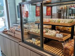 面包甜点陈列柜-顶东面包花园·生日蛋糕(世博店)