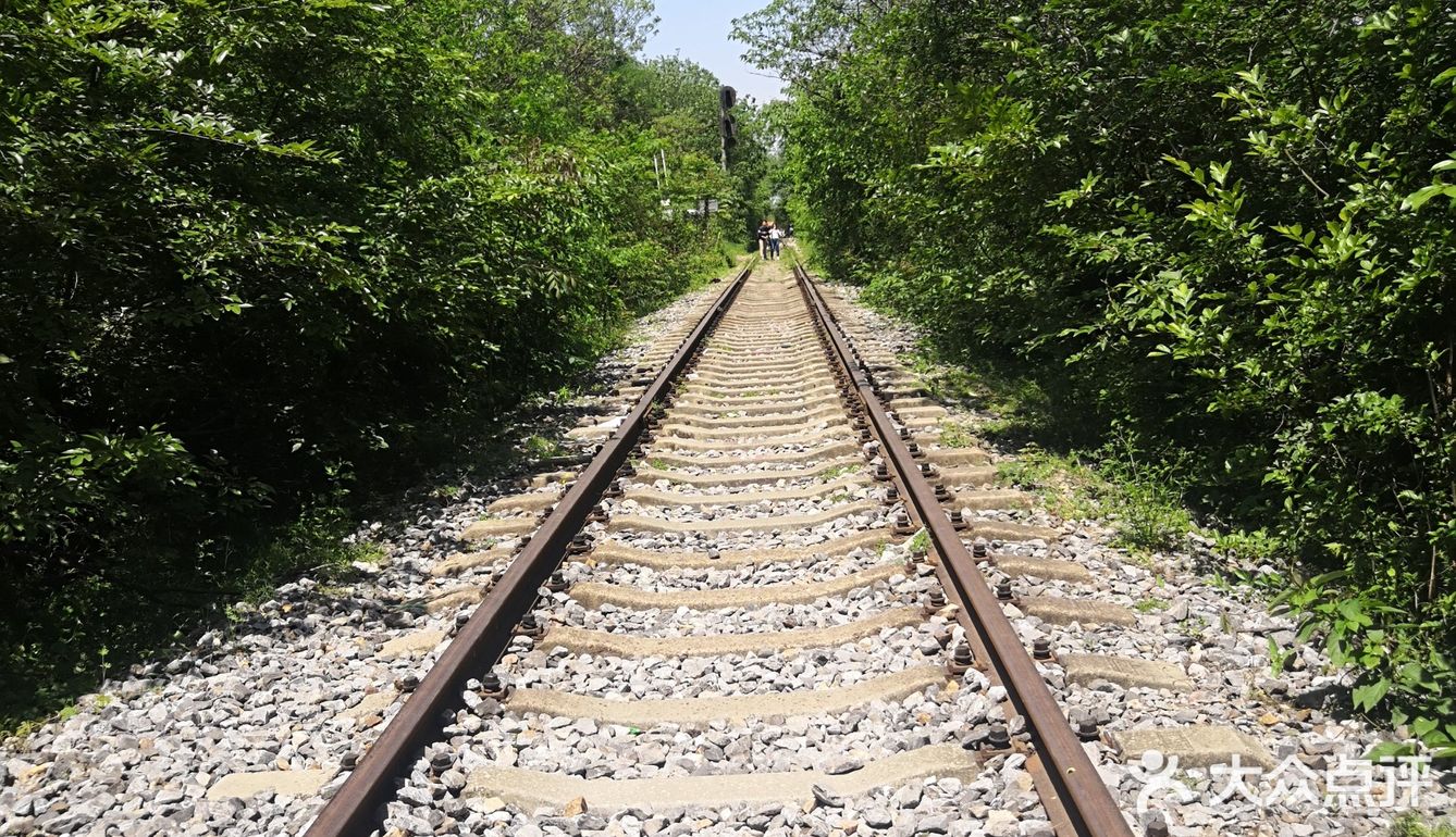 南京的爱情隧道，顾名思义，所以特别推荐情侣一起去游玩