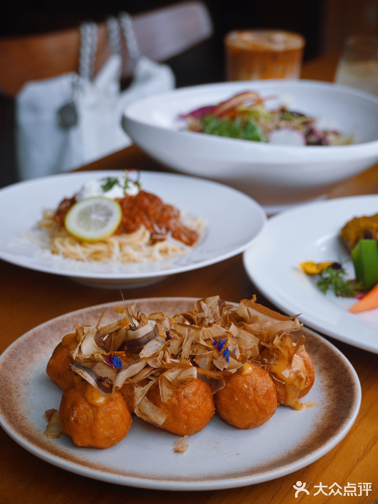 和闺蜜是下午去的，点了咖啡️、气泡水和西餐