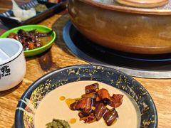 -洞庭洲·防空洞火锅·铜锅涮肉·烧烤(新百广场店)