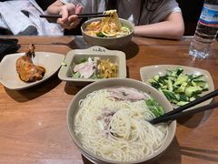 -亮亮面馆(经六路店)