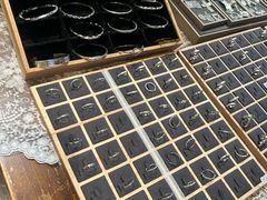 -十八字金·银饰·拼豆·开蚌DIY(魏公芳华里店)