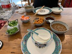 -毛辣果·贵州红酸汤牛肉火锅(西单店)