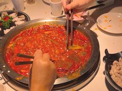 -茅草房·河畔园林火锅