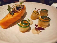 香煎三文鱼配番茄莎莎-AZUL by FUEL蓝色·法式酒馆(琶醍店)