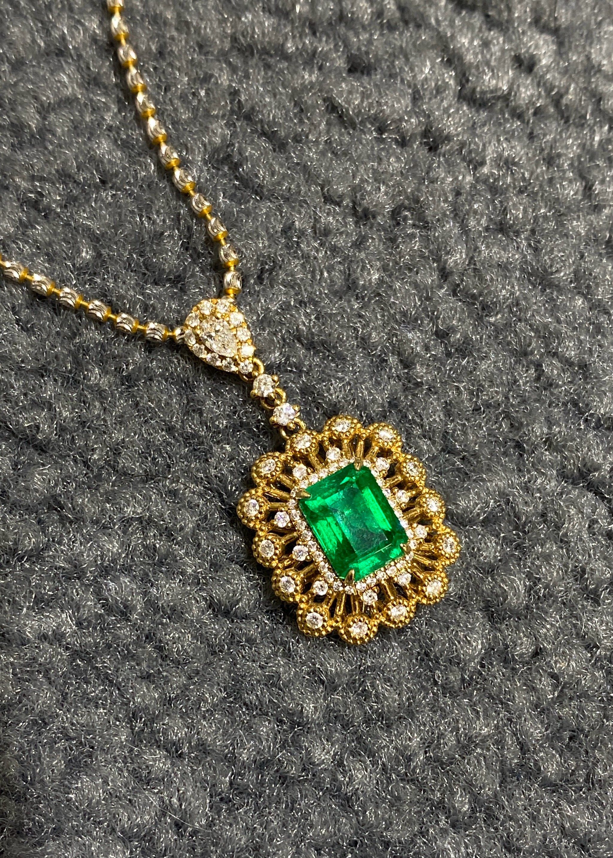 一眼爱住的祖母绿吊坠