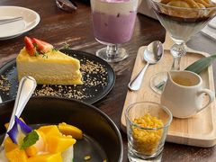 -Chom Cafe and Restaurant