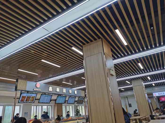 沈阳大学南校区-食堂-"经常去沈阳大学吃,品种丰富.一楼的份饭很.