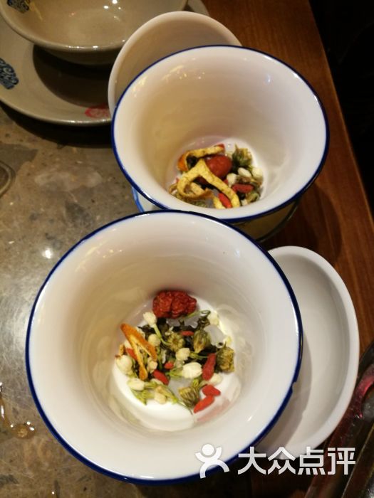 成都小龙坎老火锅(江南大道中店)餐具摆设图片 - 第6张