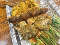 烤蚕蛹-老广烧烤(骆驼山康馨园店)