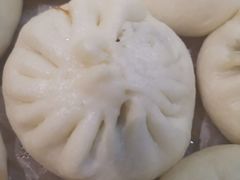 鲜虾韭菜三鲜包-草包包子铺(宽厚里店)