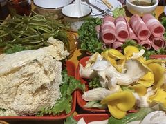 腊排骨土鸡双拼小锅-民食香·腊排骨野生菌美食(木府店)