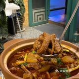 几乎每一个都开口 辣炒的佐料相当多 好吃到咂嘴