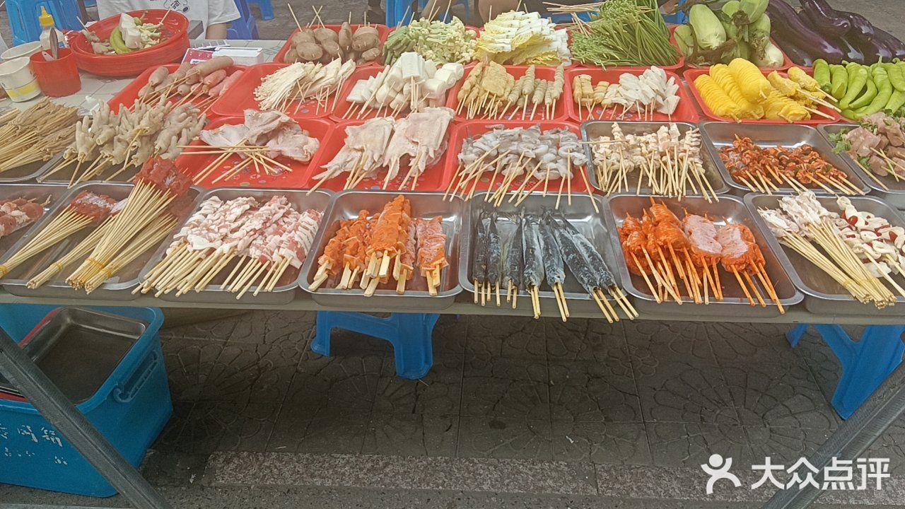 推荐几个必点菜：特推，新鲜野生牛肝菌，超级好吃