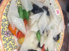 五彩山药炒松茸-烤肉季饭庄