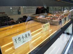 面包甜点陈列柜-四季小馆·地道北京小吃(广百店)