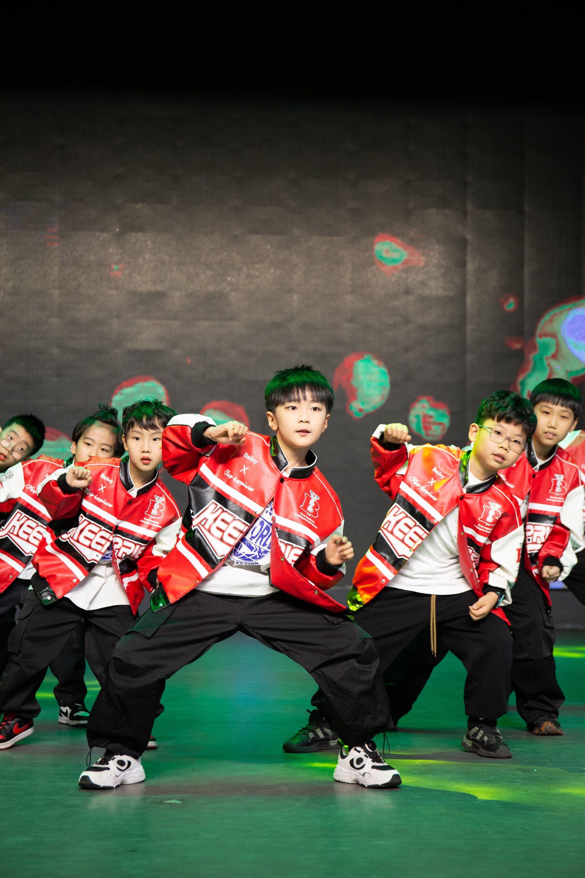 孩子学街舞变得好酷