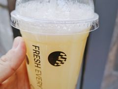 甘蔗雪梨汁-每日新鲜水果吧(南京东路店)